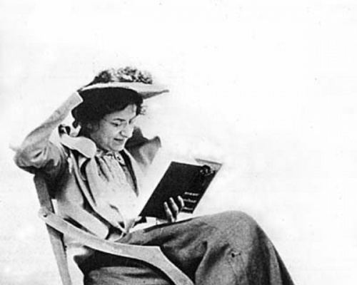135 лет со дня рождения Элинор Фарджон (1881-1965), английской детской писательницы, первой обладательницы Международной Золотой Медали имени Х. К. Андерсена (1956)