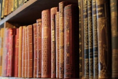 В Тюменской областной научной библиотеке стартует акция "Книга в дар библиотекам"